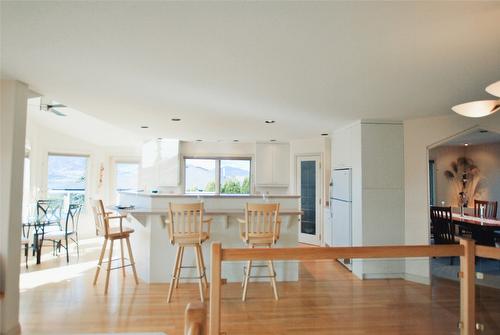 307 Sandpiper Court, Kelowna, BC - Indoor Photo Showing Dining Room