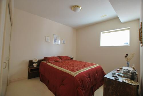 307 Sandpiper Court, Kelowna, BC - Indoor Photo Showing Bedroom