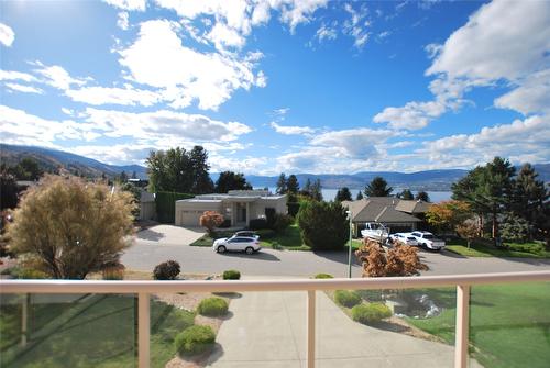 307 Sandpiper Court, Kelowna, BC - Outdoor With View