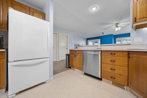 27-303 Regent Avenue, Enderby, BC - Indoor Photo Showing Kitchen