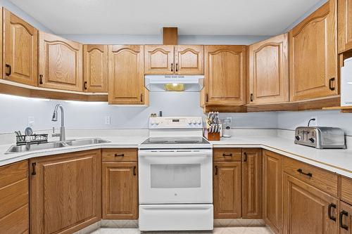 27-303 Regent Avenue, Enderby, BC - Indoor Photo Showing Kitchen With Double Sink