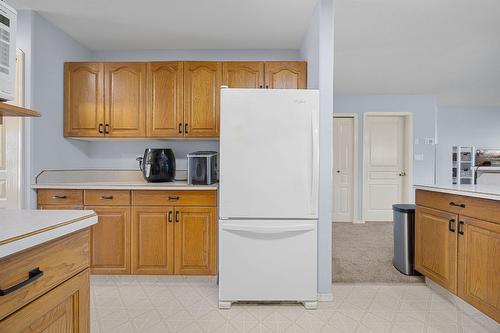 27-303 Regent Avenue, Enderby, BC - Indoor Photo Showing Kitchen