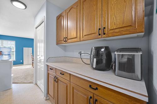 27-303 Regent Avenue, Enderby, BC - Indoor Photo Showing Kitchen