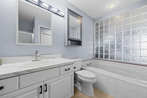 27-303 Regent Avenue, Enderby, BC - Indoor Photo Showing Bathroom