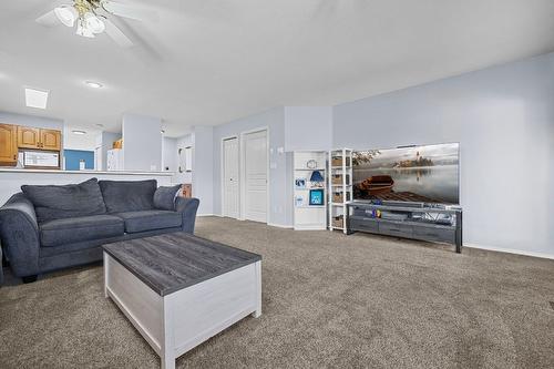 27-303 Regent Avenue, Enderby, BC - Indoor Photo Showing Living Room