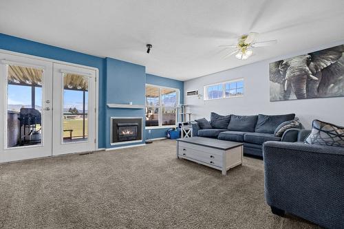 27-303 Regent Avenue, Enderby, BC - Indoor Photo Showing Living Room With Fireplace