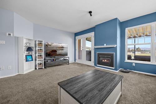 27-303 Regent Avenue, Enderby, BC - Indoor Photo Showing Living Room With Fireplace