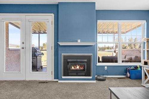 27-303 Regent Avenue, Enderby, BC - Indoor Photo Showing Living Room With Fireplace