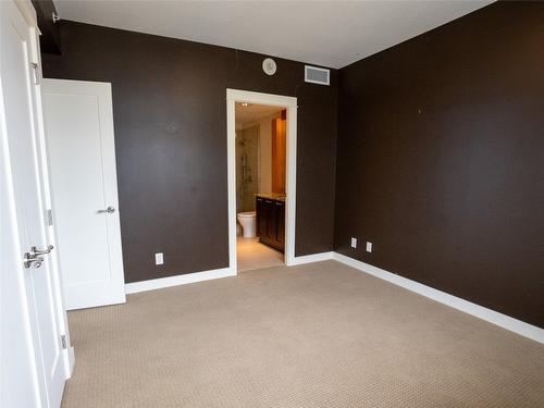 1301-75 Martin Street, Penticton, BC - Indoor Photo Showing Other Room