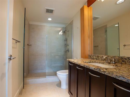 1301-75 Martin Street, Penticton, BC - Indoor Photo Showing Bathroom