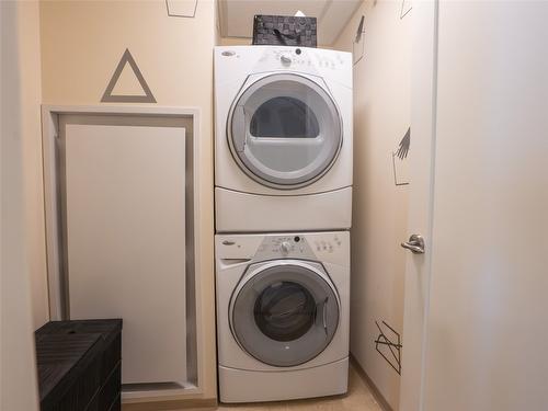 1301-75 Martin Street, Penticton, BC - Indoor Photo Showing Laundry Room