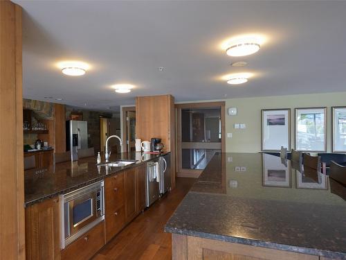 1301-75 Martin Street, Penticton, BC - Indoor Photo Showing Kitchen With Double Sink