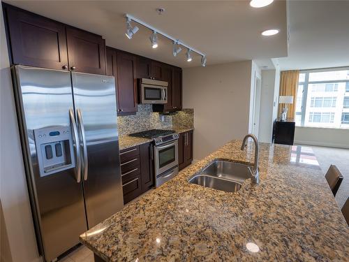 1301-75 Martin Street, Penticton, BC - Indoor Photo Showing Kitchen With Stainless Steel Kitchen With Double Sink