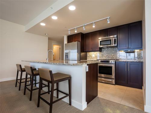 1301-75 Martin Street, Penticton, BC - Indoor Photo Showing Kitchen With Stainless Steel Kitchen With Upgraded Kitchen