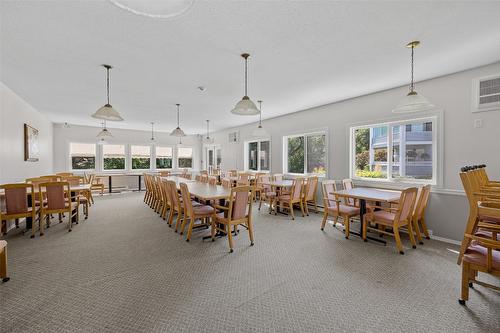 318-575 Sutherland Avenue, Kelowna, BC - Indoor Photo Showing Dining Room