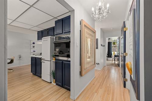 318-575 Sutherland Avenue, Kelowna, BC - Indoor Photo Showing Kitchen