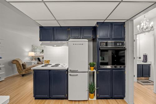 318-575 Sutherland Avenue, Kelowna, BC - Indoor Photo Showing Kitchen