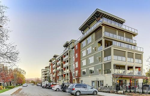 311-3865 Truswell Road, Kelowna, BC - Outdoor