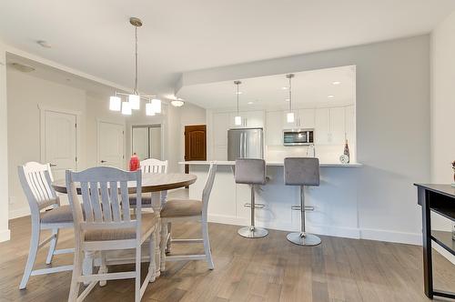 311-3865 Truswell Road, Kelowna, BC - Indoor Photo Showing Dining Room