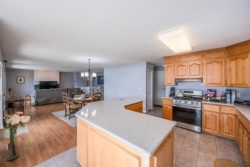 5247 Sutherland Road, Peachland, BC - Indoor Photo Showing Kitchen