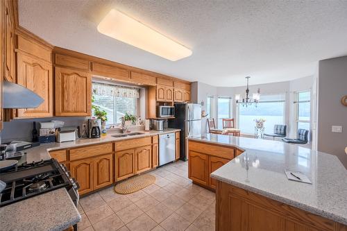 5247 Sutherland Road, Peachland, BC - Indoor Photo Showing Kitchen