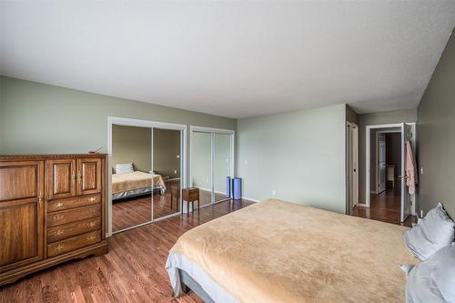 5247 Sutherland Road, Peachland, BC - Indoor Photo Showing Bedroom