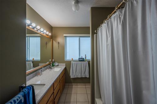 5247 Sutherland Road, Peachland, BC - Indoor Photo Showing Bathroom