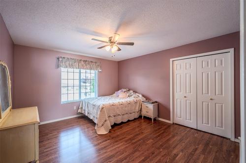 5247 Sutherland Road, Peachland, BC - Indoor Photo Showing Bedroom