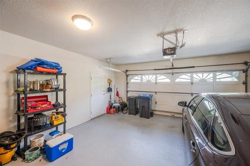 5247 Sutherland Road, Peachland, BC - Indoor Photo Showing Garage