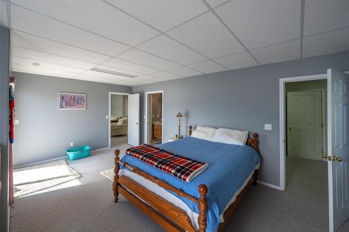 5247 Sutherland Road, Peachland, BC - Indoor Photo Showing Bedroom