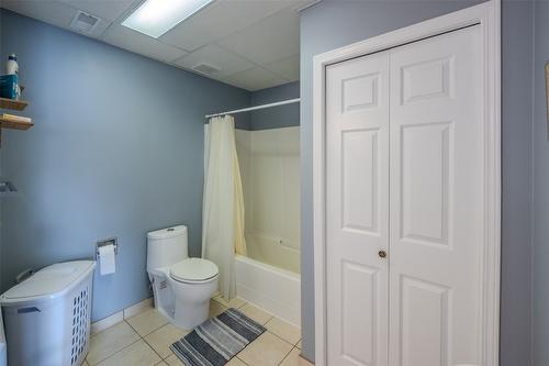 5247 Sutherland Road, Peachland, BC - Indoor Photo Showing Bathroom