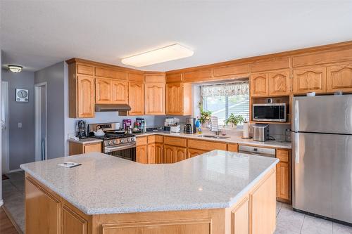 5247 Sutherland Road, Peachland, BC - Indoor Photo Showing Kitchen