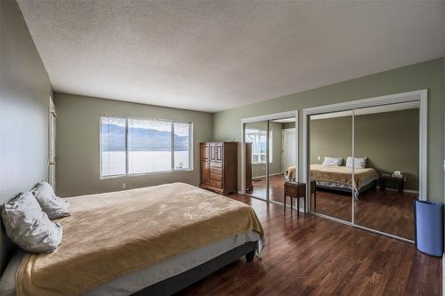 5247 Sutherland Road, Peachland, BC - Indoor Photo Showing Bedroom