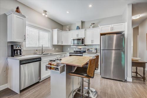 3407 Ironwood Drive, West Kelowna, BC - Indoor Photo Showing Kitchen With Double Sink