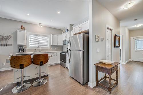 3407 Ironwood Drive, West Kelowna, BC - Indoor Photo Showing Kitchen