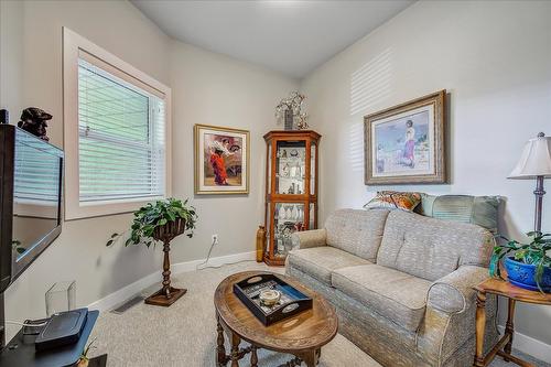 3407 Ironwood Drive, West Kelowna, BC - Indoor Photo Showing Living Room