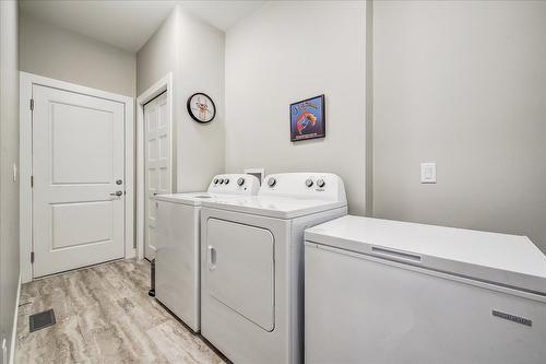 3407 Ironwood Drive, West Kelowna, BC - Indoor Photo Showing Laundry Room