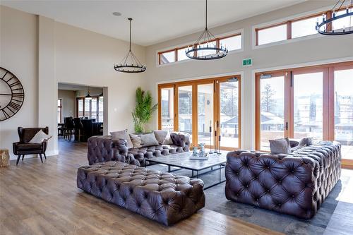 3407 Ironwood Drive, West Kelowna, BC - Indoor Photo Showing Living Room