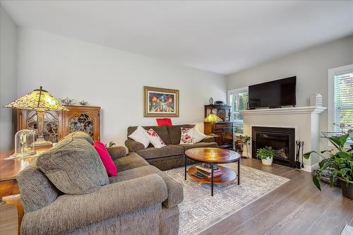 3407 Ironwood Drive, West Kelowna, BC - Indoor Photo Showing Living Room With Fireplace