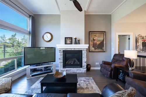 34-2444 York Avenue, Armstrong, BC - Indoor Photo Showing Living Room With Fireplace