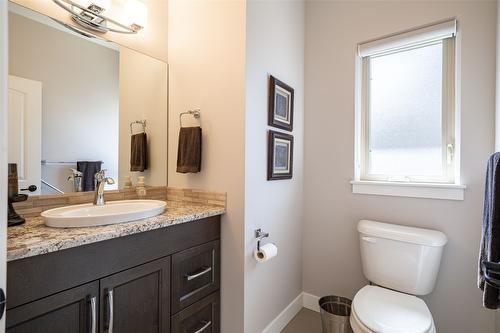 34-2444 York Avenue, Armstrong, BC - Indoor Photo Showing Bathroom