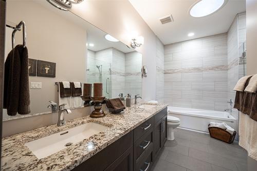 34-2444 York Avenue, Armstrong, BC - Indoor Photo Showing Bathroom