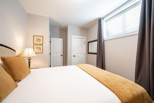 34-2444 York Avenue, Armstrong, BC - Indoor Photo Showing Bedroom