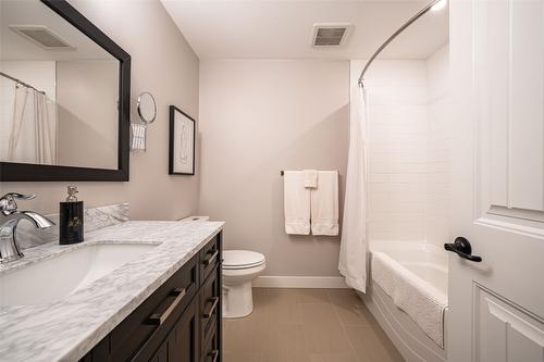 34-2444 York Avenue, Armstrong, BC - Indoor Photo Showing Bathroom