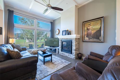 34-2444 York Avenue, Armstrong, BC - Indoor Photo Showing Living Room With Fireplace