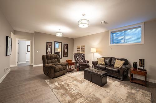 34-2444 York Avenue, Armstrong, BC - Indoor Photo Showing Living Room