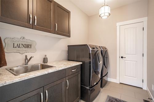 34-2444 York Avenue, Armstrong, BC - Indoor Photo Showing Laundry Room