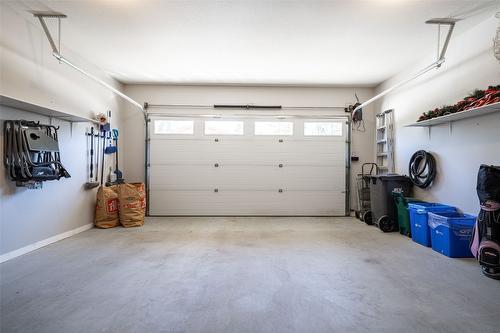 34-2444 York Avenue, Armstrong, BC - Indoor Photo Showing Garage