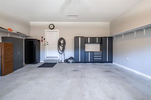 34-2444 York Avenue, Armstrong, BC - Indoor Photo Showing Garage