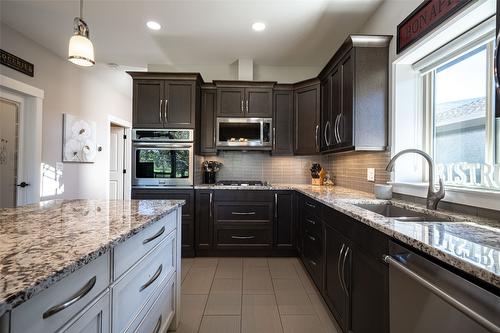 34-2444 York Avenue, Armstrong, BC - Indoor Photo Showing Kitchen With Upgraded Kitchen